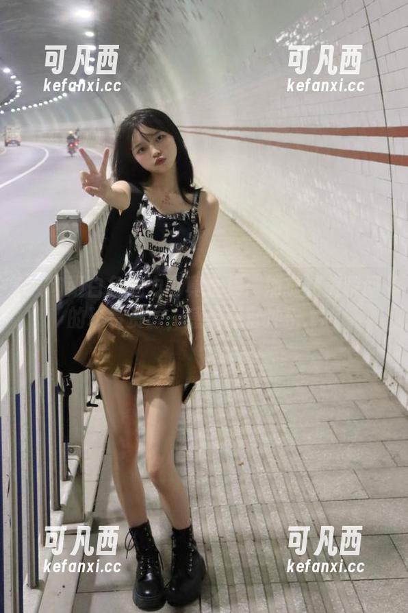 绞肉姬白色魅力写真合集：捕捉纯美瞬间的珍贵资源，感受感官冲击.txt