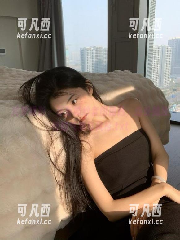 绮梦摄影 - 蔡蔡婚纱套图精选，感受她独特的气质与风格.txt