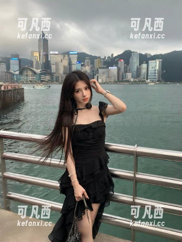 网红馆 - 王婉悠Queen的网袜合集：瞬间抓住你的心，挑战你的视觉极限的图集.txt