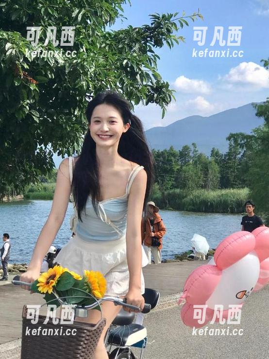 微密圈 - 羊小雪juvia全集大融合，5月舰长可爱写真下载，让你一天都笑不停！.txt