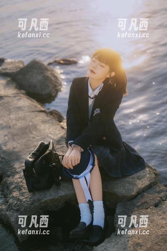 美媛馆 - 高清图库中的任莹樱女孩：青春、自由与梦想的交汇.txt