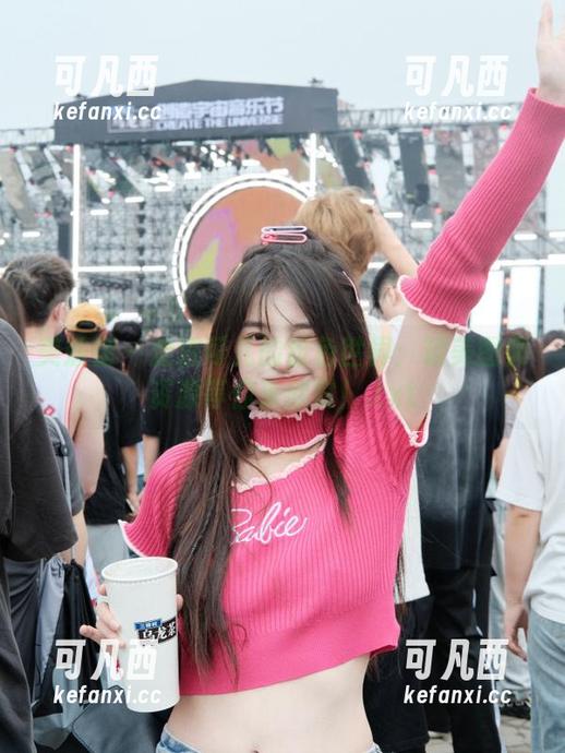 美媛馆 - 走进可儿的粉色世界：精美图集资源等你来欣赏！.txt