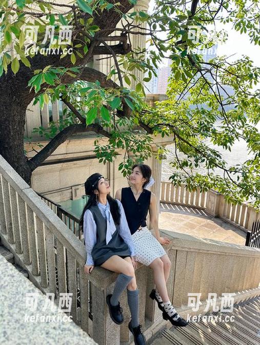 美媛馆 - 难以置信！王馨瑶用吊带美图分享揭示了时尚的真谛！.txt