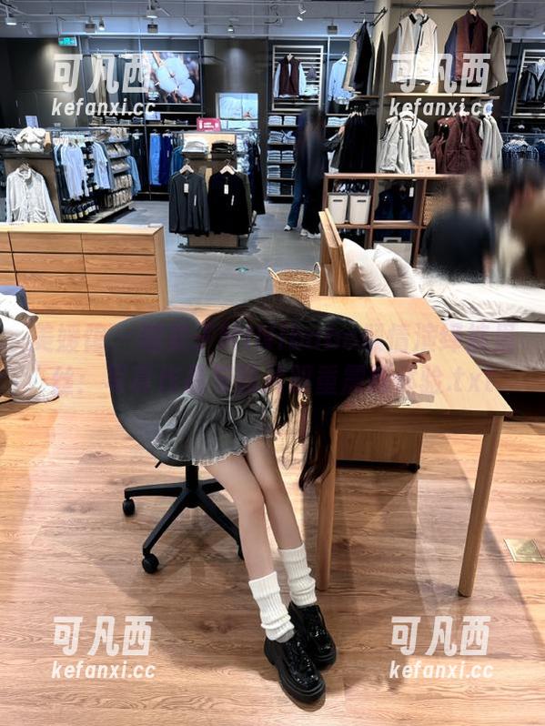美媛馆 - 糯美子MINIbabe倾情演绎裤里丝：写真作品与图片双重震撼体验.txt