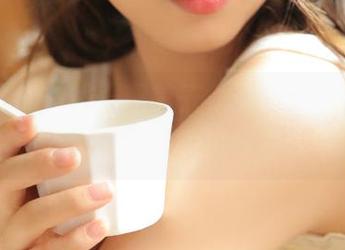 美媛馆 – 在线看糯美子兔女郎美图，亲密接触这个可爱女神的缤纷世界～.txt