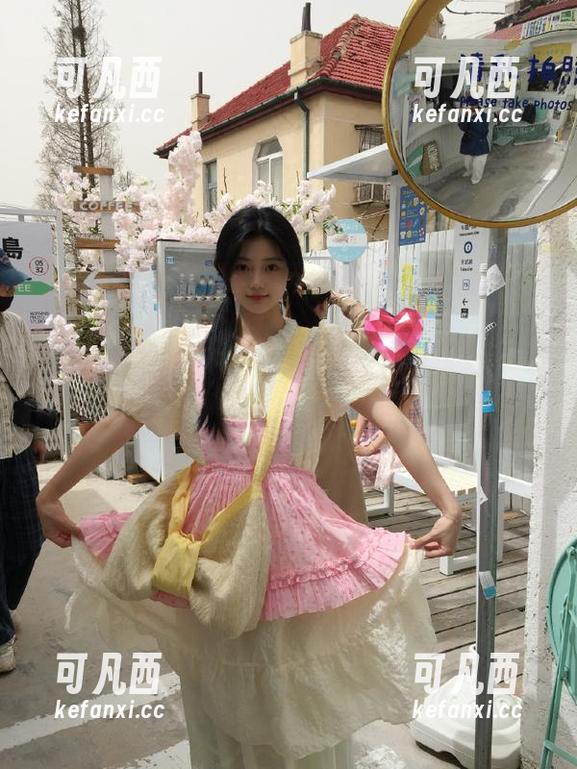 美媛馆 - 全新发售！薛琪琪sandy教室最新写真图集，尽显自然魅力.txt