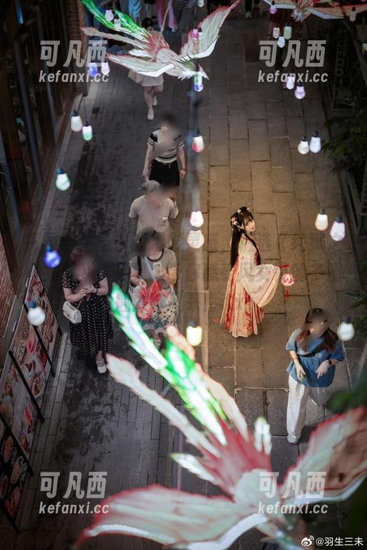 探寻羽生三未的摄影灵感，精选《纯狱之风女警》作品集，带你感受风女警的多重魅力与风采！.txt
