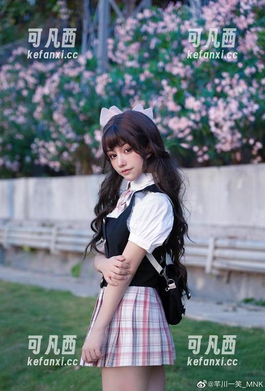 美女与美腿的完美融合，芊川一笑MNK图库精选撩动心弦！.txt