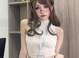 网盘里的艺术品：芊川一笑MNK与圣路易斯的写真合集之旅.txt
