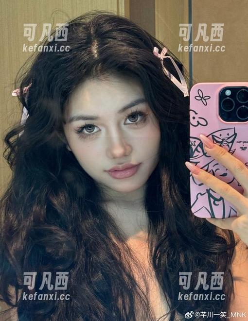 芊川一笑MNK的笼中鸟写真，在线资源为你呈现不一样的美.txt