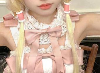 最新更新！“芊川一笑MNK”的“紫式部”写真合集，细腻呈现生活的点滴美好.txt