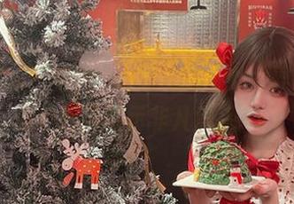 透视芊川一笑MNK女友的内心世界，独特图包作品展示非凡风采.txt