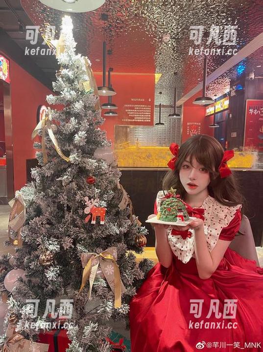 透视芊川一笑MNK女友的内心世界，独特图包作品展示非凡风采.txt