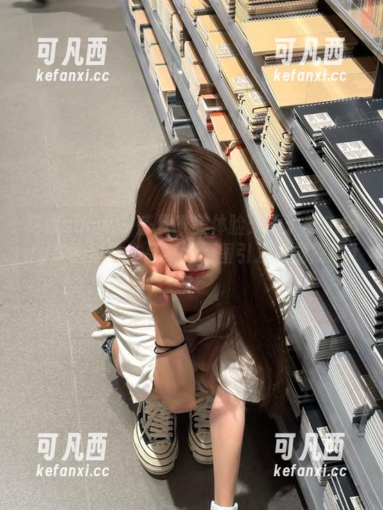 花漾show - 盛夏唯美体验：周于希Sandy美腿翘臀作品集，原图引发视觉震撼.txt