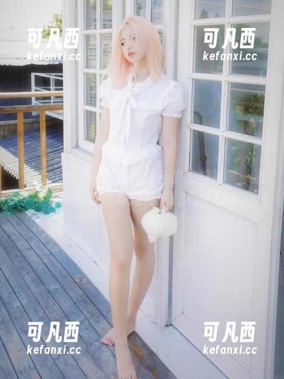 花漾show - 小尤奈天台的未知故事：通过原图与图册揭开她的心声.txt