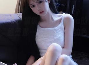 花漾show – 解锁小海臀Rena的红裙写真美图，感受那一抹热情如火的色彩绽放.txt