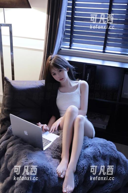 花漾show - 解锁小海臀Rena的红裙写真美图，感受那一抹热情如火的色彩绽放.txt