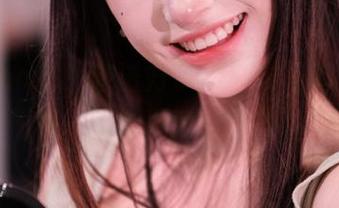 花漾show – 走进方子萱泳衣写真世界，探索每一张原图背后的故事.txt