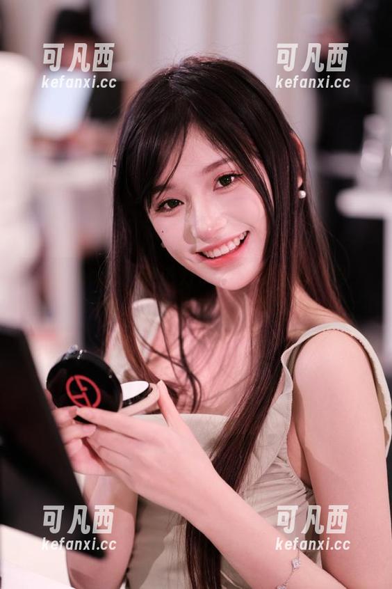 花漾show - 走进方子萱泳衣写真世界，探索每一张原图背后的故事.txt