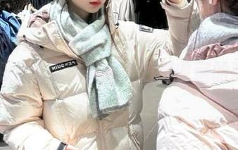 花漾show – 易阳Silvia空姐图集：飞翔在梦想上的优雅美女，值得收藏的精选作品.txt