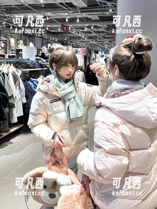 花漾show - 易阳Silvia空姐图集：飞翔在梦想上的优雅美女，值得收藏的精选作品.txt