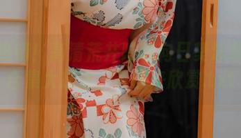 夏日热销！高清荒井喵喵向日葵泳装写真合集大放送，等你来欣赏.txt