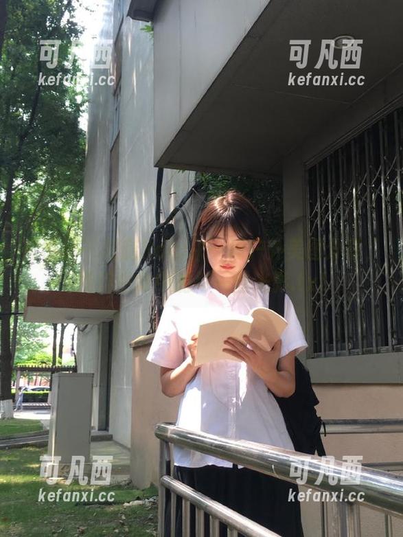 蜜桃社 - 跟随Rola来一场户外美图分享，捕捉生命中的每一丝光影.txt