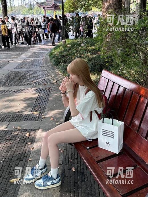 蜜桃社 - 自嘲不失可爱，琉璃lily的作品集资源是你心灵深处的萌点邀请函.txt