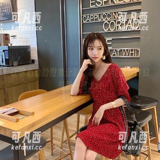 让你心动的图集分享，袜小喵性感家政妇美图一览.txt