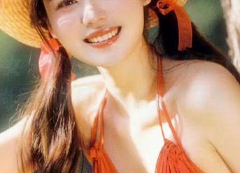 觅芙少女 – 柯柯白衬衫最新作品上线，打破时尚界的陈规，竟然是这风格！.txt