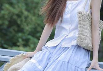 语画界 – 欲望与优雅的碰撞，cherry绯月樱全套写真中的紫色雪白美腿.txt
