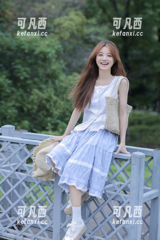 语画界 - 欲望与优雅的碰撞，cherry绯月樱全套写真中的紫色雪白美腿.txt