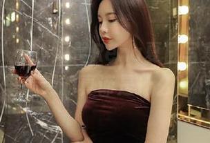 语画界 – 从小海臀Rena夏日写真看，图库里搞笑的真谛是什么？.txt