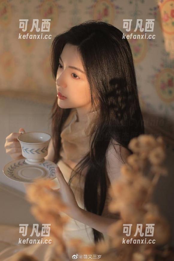 语画界 - 最新写真探索：杨紫嫣Cynthia用瑜伽传递幸福与健康的生活态度！.txt