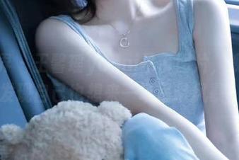 语画界 – 王馨瑶yanni吊带图片，观看后你会发现自己也想来一场吊带风暴！.txt