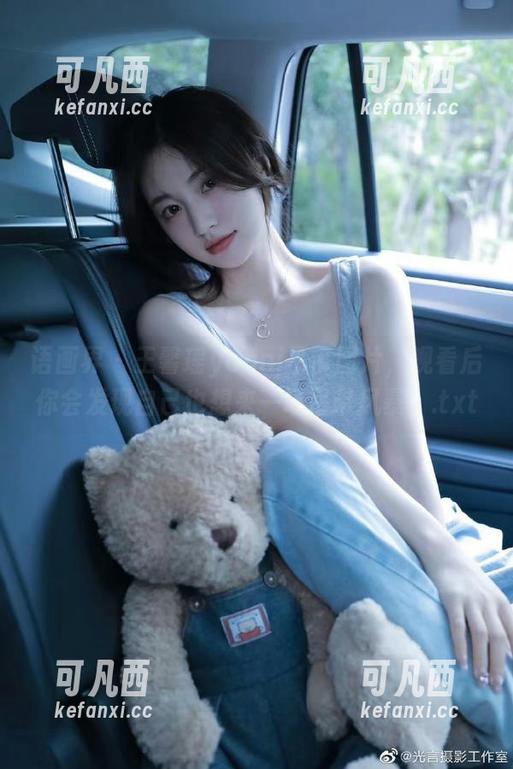 语画界 - 王馨瑶yanni吊带图片，观看后你会发现自己也想来一场吊带风暴！.txt