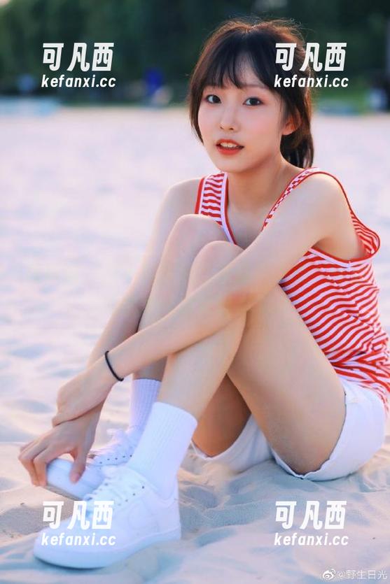 轰趴猫 - 艾小青浴室全集原图享受，感受她的水光潋滟魅力.txt