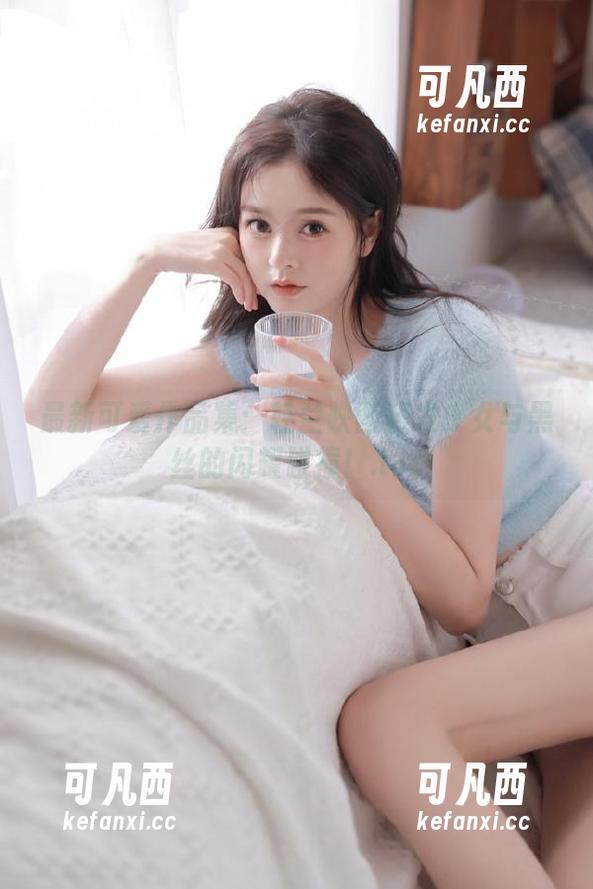 最新可爱作品集：轻兰映画短发少女与黑丝的闪耀碰撞！.txt