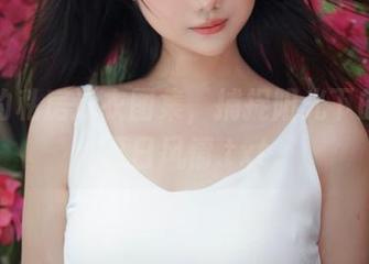 镜酱的私房泳衣图集，捕捉阳光下的迷人夏日风情.txt