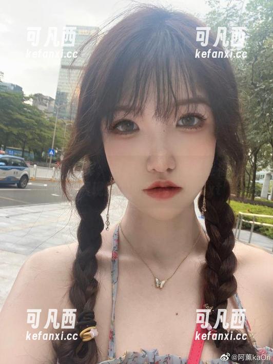 享受视觉盛宴：阿薰kaOri高跟鞋福利图片，展现她的时尚态度！.txt