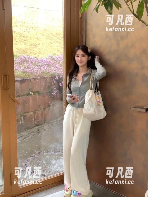 微密圈 - 陈佩奇私房摆拍合集：镜头下的真实与美丽交织.txt