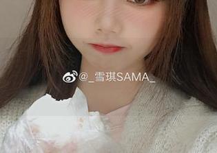 从容而自信，雪琪SAMA对镜女仆写真图集中展现的个性与风格.txt