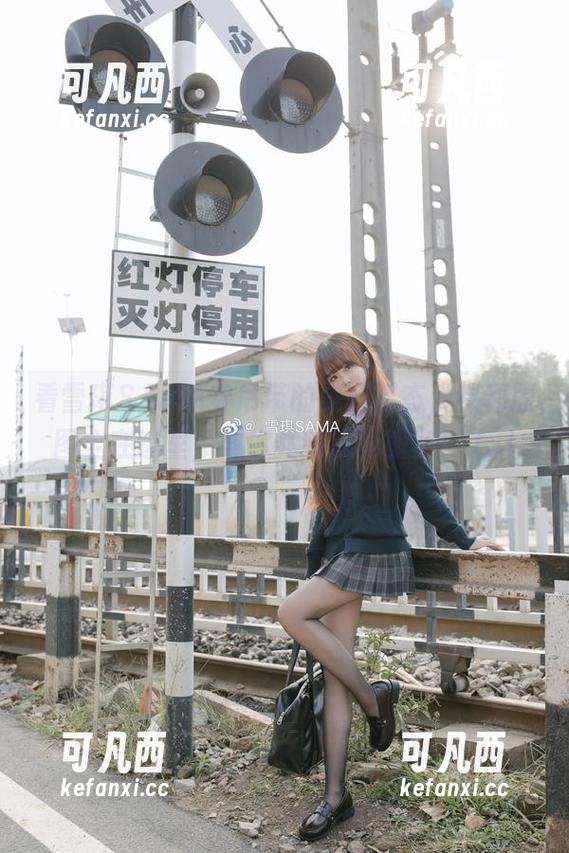 看雪琪SAMA穿吊带的美丽姿态，福利原图全在这里，与你共享视觉盛宴！.txt