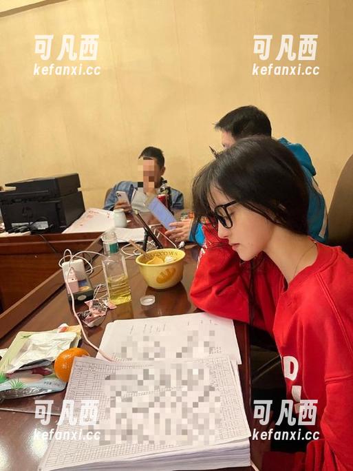 青丘女神 - 探索九尾眼镜的独特之美，福利写真尽在其中.txt