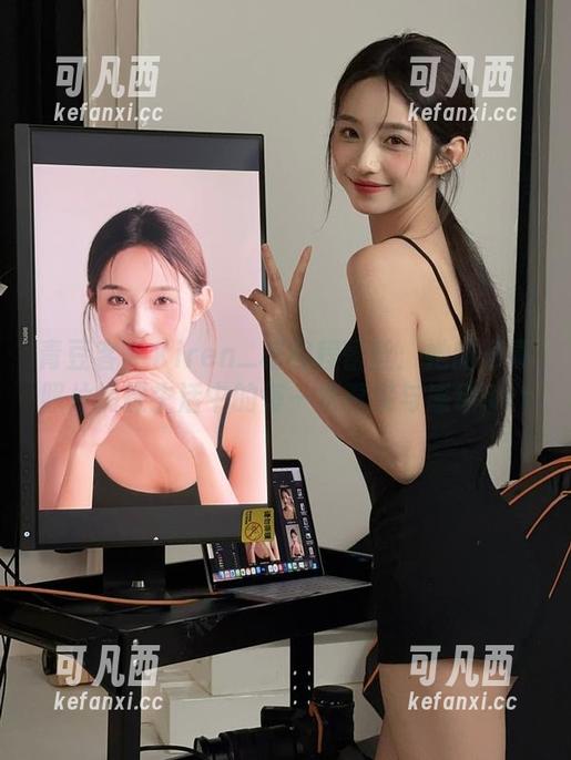 青豆客 - Kiren_程程程蕾丝：她的写真照片捕捉生活中的每一次真实与感动.txt