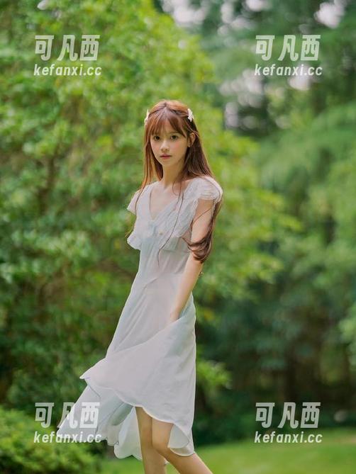 青豆客 - 在线分享施忆佳棉袜写真：每一寸都散发着独特的魅力.txt