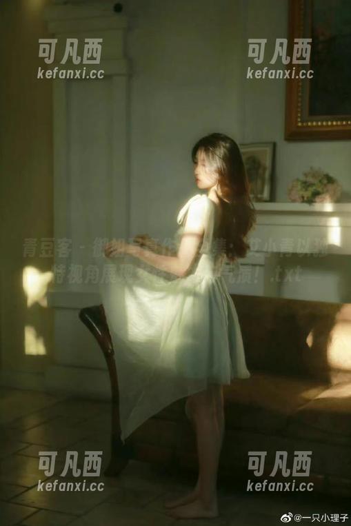 青豆客 - 御姐写真作品全集：艾小青以独特视角展现女性魅力与气质！.txt