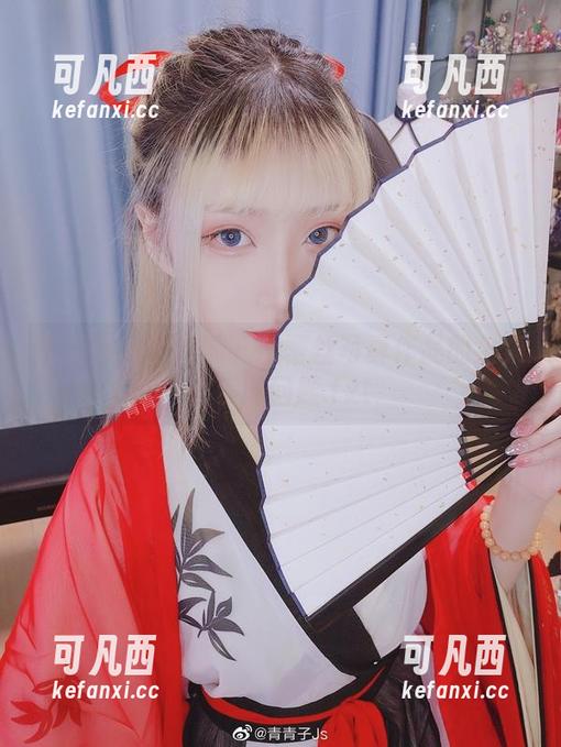 完美结合：青青子Js蕾丝写真作品的全集展示与回顾.txt