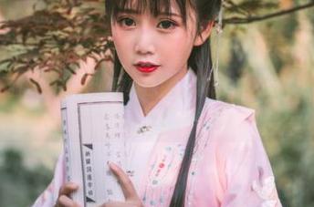 最新发布！面饼仙儿泳池写真原图，瞬间点燃你的夏日激情！.txt