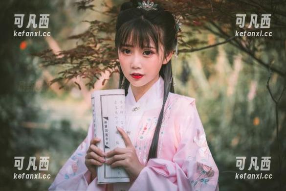最新发布！面饼仙儿泳池写真原图，瞬间点燃你的夏日激情！.txt